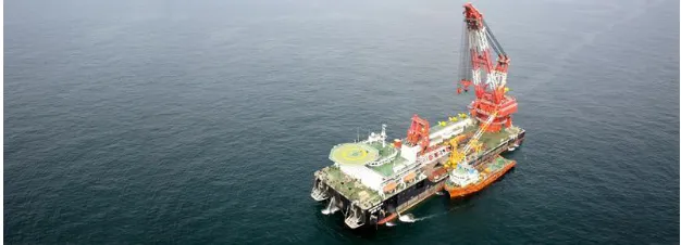 Gambar 1.1 Crane barge Hilong 106 