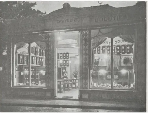 Gambar 5. Display toko busana,  Onderling Belang di Bragaweg  Sumber: Jubileum Bandoeng 1906-1931 untuk  menunjukkan  kekayaan  mereka