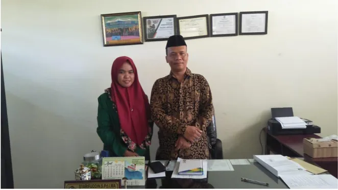 Gambar 1: Foto bersama Kepala Sekolah dikantor MTs Persiapan Negeri 4  Medan  