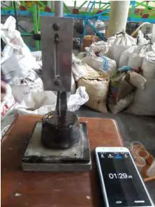 Gambar 3.4  Alat Vicat (Sumber: Pengumpulan Data, 2016) 