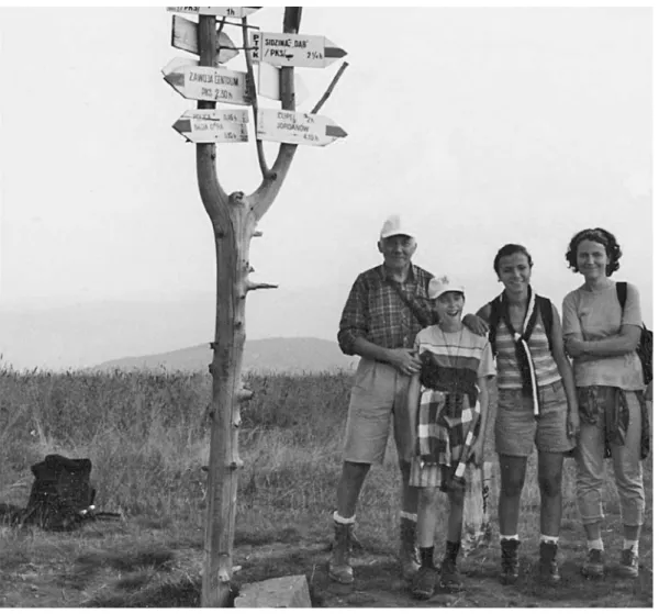 Fig. 1. With his daughters and oldest grandson at the summit of Jałowiec (in the Beskid Żywiecki) (family collection).