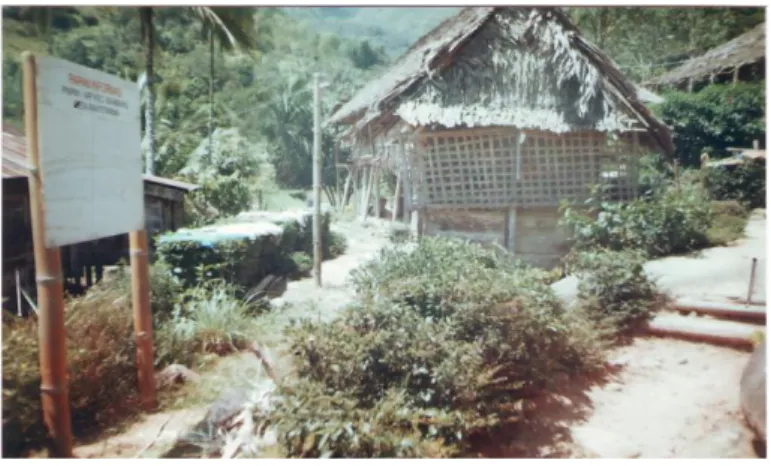 Gambar . Perkampungan Komunitas Desa Rante  Taricub di Lereng-Lereng Bukit 