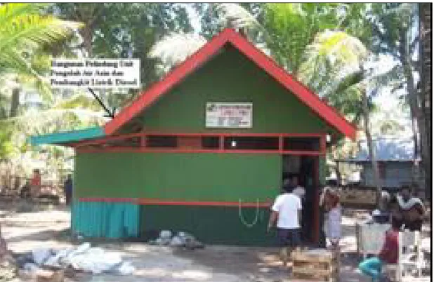Foto 2 : Bangunan pelindung instalasi diesel pulau pandangan yang diperlebar oleh masyarakat sebagai tempat pengolah air asin.