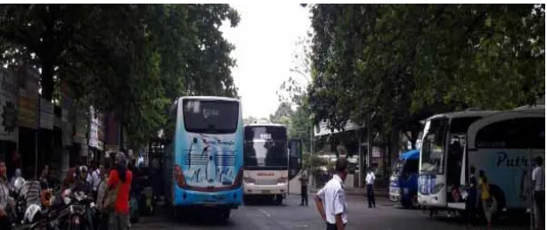 Gambar 4.14. Parkir Bus Malam dan Pengantar Berbaur Sumber : Data Sekunder Terminal Jombor STIE Widya Wiwaha 