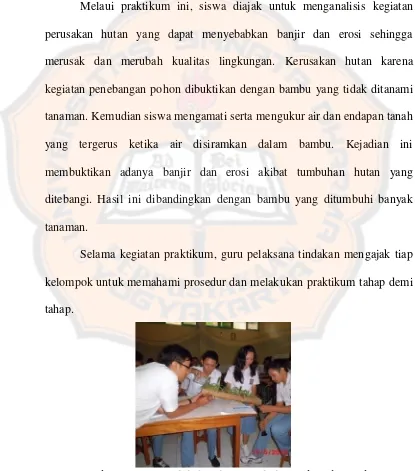 Gambar 2. Siswa melakukan kerja praktikum tahap demi tahap