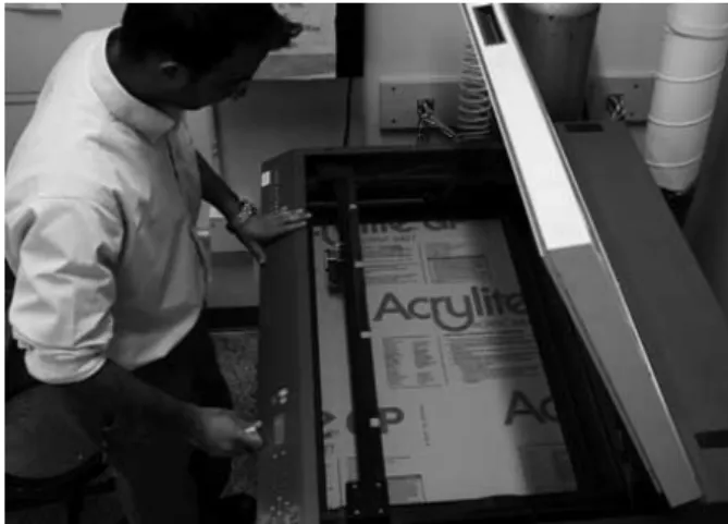 Gambar 5 Universal laser cutter (MIT Department of Architecture, 2011) 