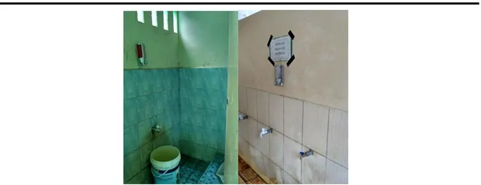 Gambar 1. Pemasangan dispenser handsoap di setiap kamar mandi dilingkungan sekolah Yayasan  Almujahidah 