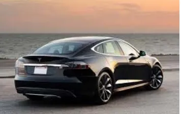 Gambar 2.4 Mobil Tesla s Generasi Pertama Dengan System Limited Automation[5]  