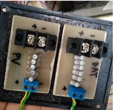 Gambar 3.5  Rangkaian sensor tegangan (voltage divider) 