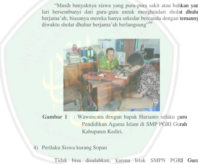 Gambar  1      :  Wawancara  dengan  bapak  Harianto  selaku  guru  Pendidikan Agama Islam di SMP PGRI Gurah  Kabupaten Kediri