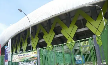 Gambar 4: Pagar-pagar yang mengelilingi kawasan stadion 