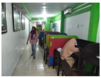 Gambar 1. 3 Suasana Perpustakaan Area Baca, Area Diskusi, dan Area IT  Sumber : Dokumen Pribadi 