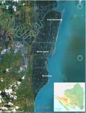 Gambar 2.3 Foto Satelit Kerusakan Pesisir di Kecamatan Sragi, Lampung Selatan (Sumber: Google Earth, diakses September 2007)  