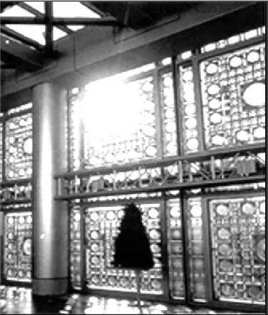 Gambar 4. Sebuah contoh perpaduan yang harmonis antara seni dan teknologi tata cahaya di Institut du Monde Arabe, Paris, hasil rancangan arsitek Jean Nouvel