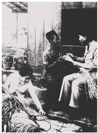 Gambar 3. Ir.Soekarno dan Fatmawati Mengujungi rakyat (sumber: Rakyat