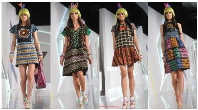 Gambar 1.2Koleksi dari Lenny Agustin pada Indonesia Fashion Week (Sumber: m.liputan6.com/photo/model-busana/lenny-agustin-perkenalkan-40-koleksi-yang bertajuk “Borneo off Beat”Sabtu, 28 Februari 2015, Jakarta, Indonesia