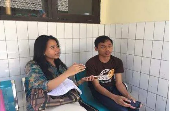 Gambar 3.3  Wawancara dengan guru SLBN-A Pajajaran Bandung 