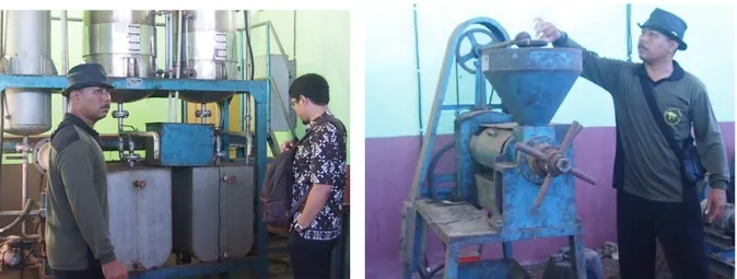 Gambar  10-1.  Mesin  pengolah  biji  nyamplung  menjadi  biodiesel  di  DME  Buluagung,  Kecamatan  Siliragung,  Kabupaten  Banyuwangi,  sumbangan  dari  Kementerian ESDM tahun 2009 yang sudah tidak berfungsi