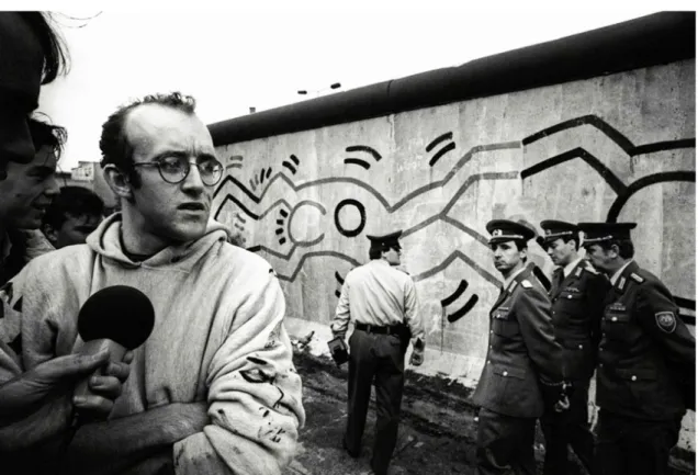 Fig. 38. Keith Haring, pintura en el muro de Berlín, octubre de 1986. 