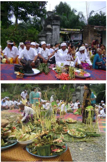 Gambar 7. Masyarakat Bali melakukan upacara keagamaan di Kampung Bali 