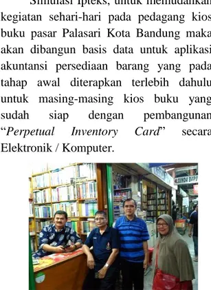 Gambar  1.    Pertemuan  Ketua  dan  Anggota  Tim  PKM  dengan  Ketua  Asosiasi  Pedagang  Buku Pasar Palasari Bapak Beni Arnanda