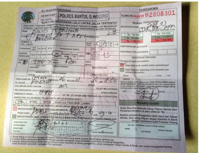 Gambar  diatas  proses  cegatan  yang  dilakukan  oleh  pihak  kepolisian  demi  upaya  membantu  pihak  Samsat  untuk  membangun  kesadaran  wajib  pajak  dalam  membayar  pajak  kendaraan  bermotor
