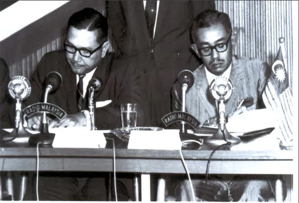 Gambar 1: Perjanjian antara Malaysia dan Thailand ditandatangani pada 13 Mac 1965 di Bangunan  Parlimen, Kuala Lumpur