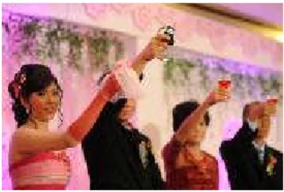 Gambar diatas menggambarkan beberapa aspek yang ada pada pesta pernikahan meliputi prosesi food parade, entertainment, souvenir, venue, kue pengantin, dan prosesi toast