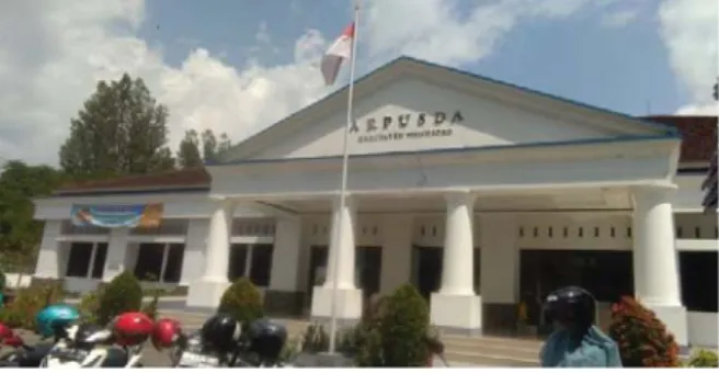 Gambar 6. Gedung Kantor Arsip dan Perpustakaan  Daerah Kabupaten Wonosobo nampak depan  (dokumentasi pribadi informan, 2019) 