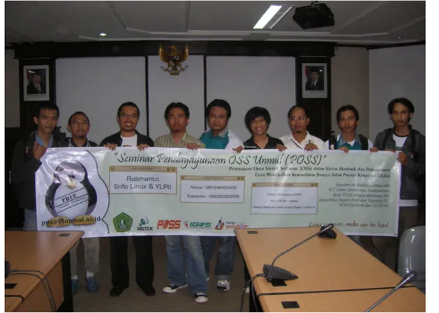 Gambar 4 : panitai pelaksana dan Bapak Rusmanto ketua yayasan penggerak linux  Indonesia
