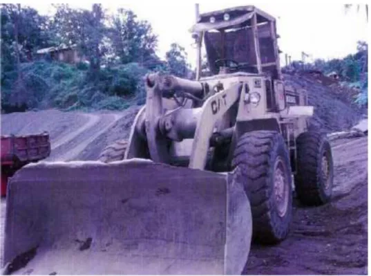 Gambar 3.1 Wheel Loader Caterpillar tipe 926 E 3.5.2  Excavator