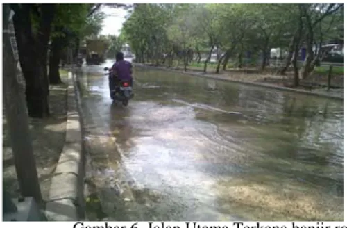 Gambar 6. Jalan Utama Terkena banjir rob 