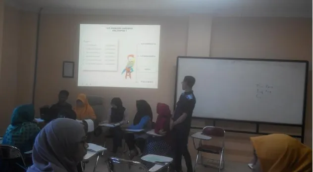 Figure 3. The student is presenting discussion result 