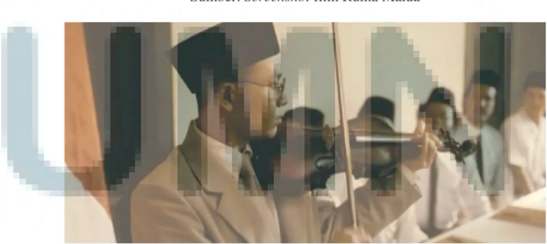 Gambar 4.2 W.R Supratman sedang memainkan lagu Indonesia Raya Sumber: Screenshot film Ruma Maida