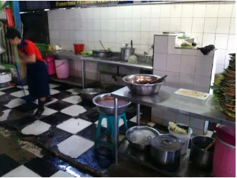 Gambar lampiran 1: Tempat Pencucian Alat masak dan makan hanya satu bak 