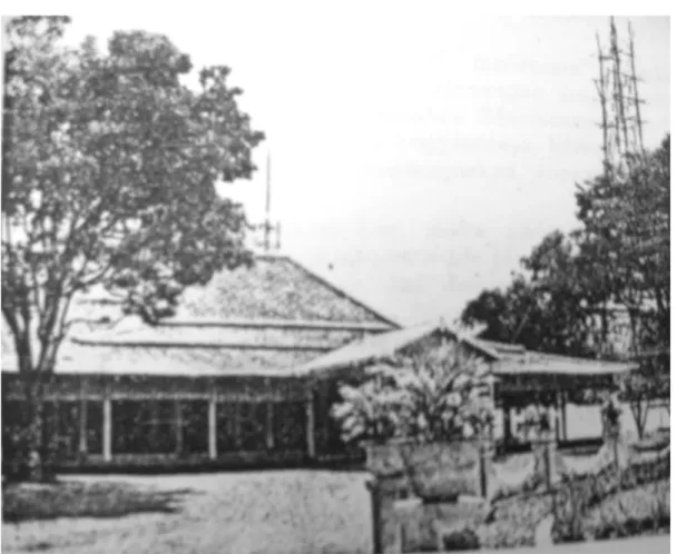 Gambar 3: Pendapa Kepatihan Mangkunegaran pernah menjadi lokasi Pemancar SRV  (Foto: Repro dari SRV   Gedenkboek, 1936: 6) 