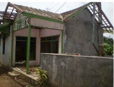 Gambar 9 Keadaan Rumah Penduduk di Kampung Parabon Pasca Gempa Bumi 