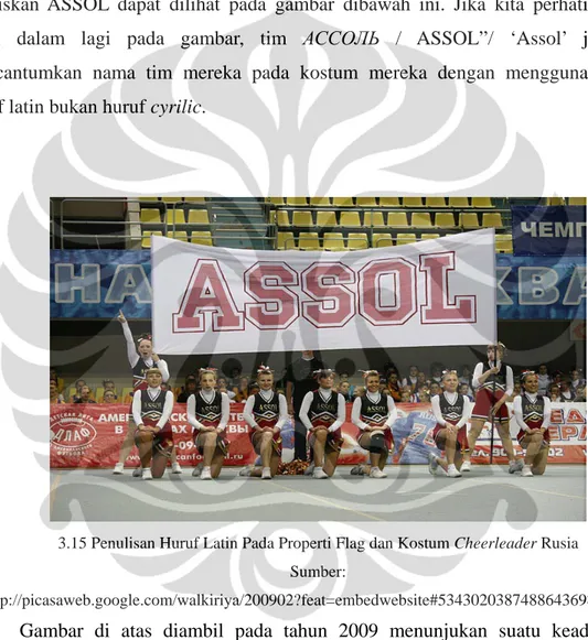 Gambar di atas diambil pada tahun 2009 menunjukan suatu keadaan  bahwa tim tersebut menggunakan huruf latin walau lomba cheerleading itu sendiri                                                   