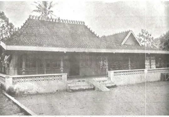 Gambar 7 : Rumah Pedesaan (Sumber: Arya Ronald, 1997:530) Pola tata ruang rumah di pesisir utara Jawa bisa dilihat pada rumah