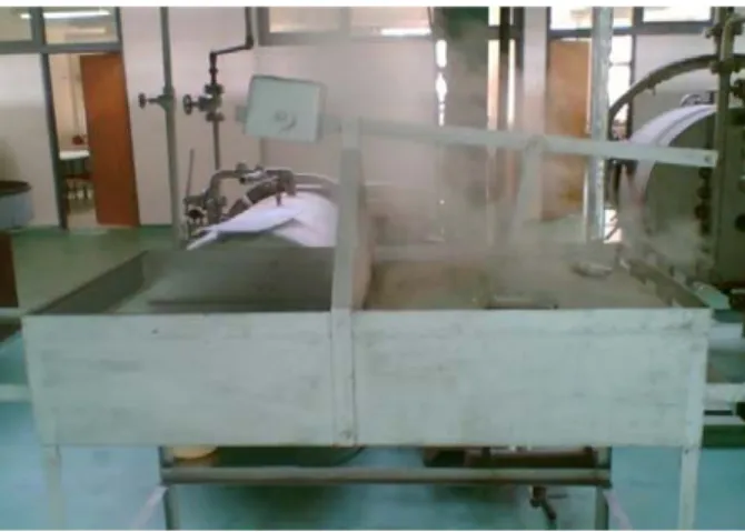 Gambar 4. Proses pengukusan adonan menggunakan steam blancher  Secara umum, proses produksi mi jagung dengan teknologi sheeting  mencakup tahapan formulasi bahan, pengukusan untuk menggelatinisasi sebagian  tepung jagung (70% dari total tepung), pencampura