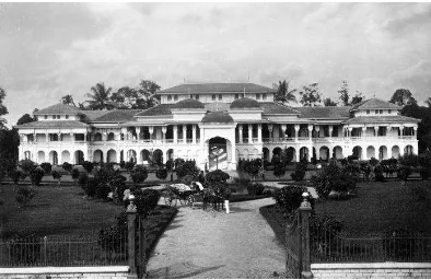 Gambar 4.1 Istana Maimun pada tahun 1890-1905 (sumber: google image) 