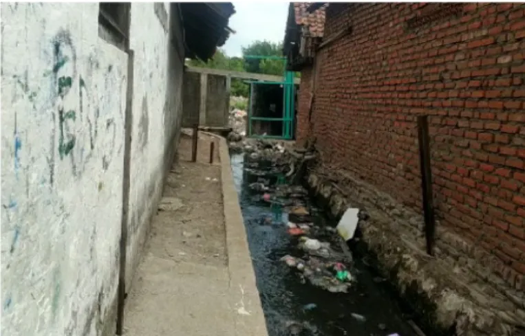 Gambar 3. Kondisi sampah yang terbawa dari aliran sungai di lingkungan RW XI 