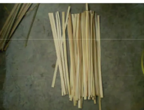 Gambar 2. Sayatan bambu bahan anyaman contoh uji.