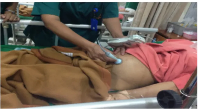Gambar 4. Foto Pasien saat tiba di ICU dan  Dilakukan Penilaian Laju Nadi Janin.