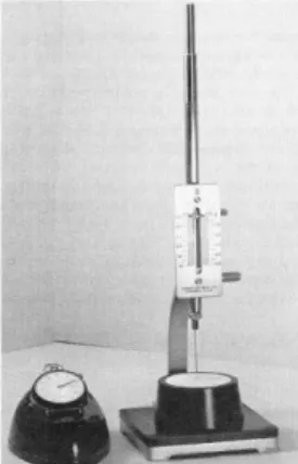 Gambar 2.2 : Gambar vicat apparatus. Sumber : Anusavice KJ. Phillips Science  Of   Dental Material