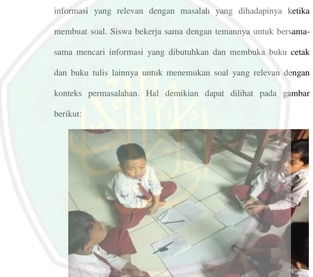Gambar 4.2 Siswa berdiskusi membuat soal 81   
