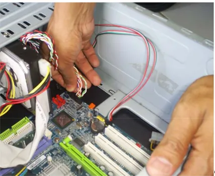 Gambar  12.  Memasang connector ke motherboard  