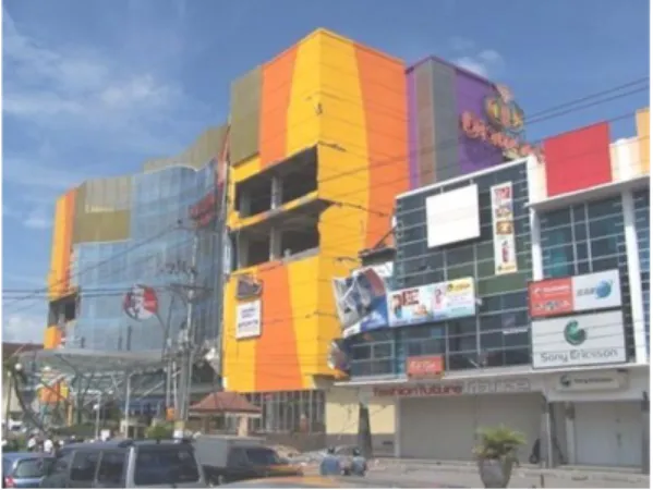Gambar 1.1. Kerusakan Mall Shapir Square 