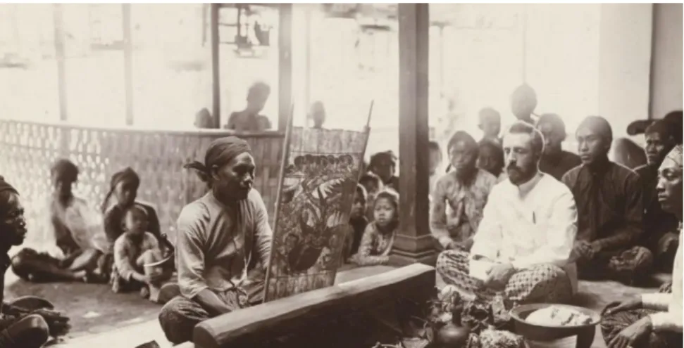 Gambar II.2 Pertunjukan Wayang Beber 
