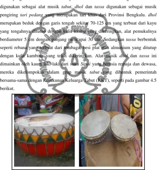 Gambar 4.5 : Perlengkapan Musik Tabut Dhol dan Tassa  Sumber: Dokumentasi Yudhi Susanto 2015 
